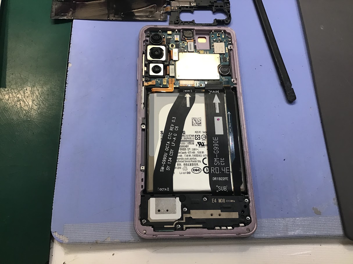 GalaxyS21 5Gのバッテリー交換ならデータそのまま修理可能なスマホ修理工房グランデュオ蒲田店へ！